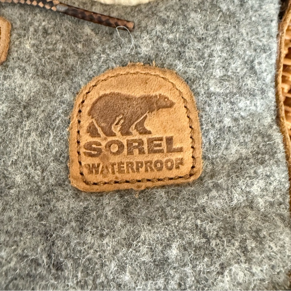 Sorel Gray and Tan Waterproof Boots- insoles missing - Picture 6 of 8